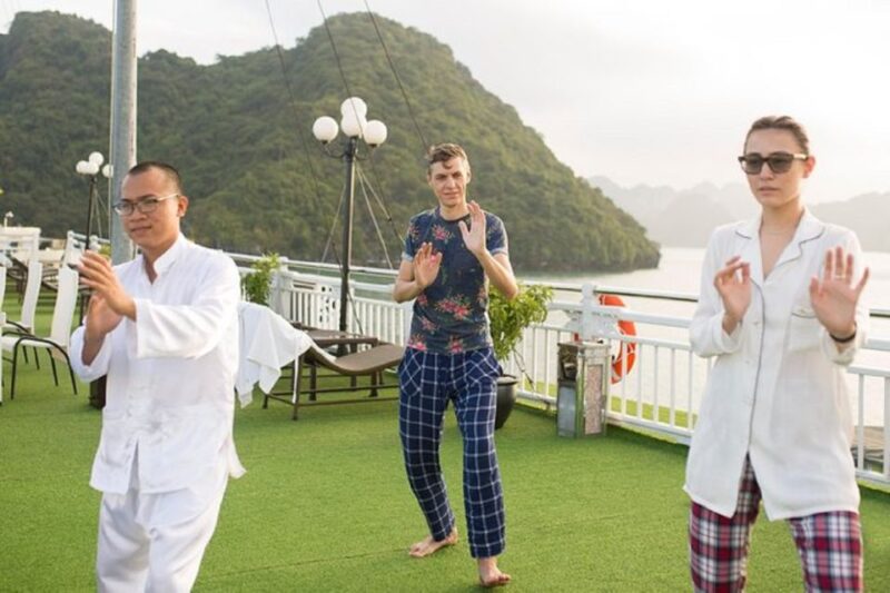 Ha Long: Bai Tu Long Bay 2-Day Cruise on a 4-Star Boat - Explore Bai Tu Long Bay