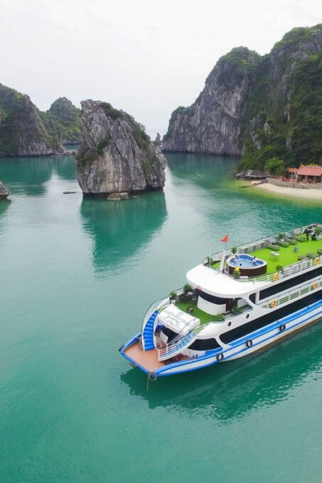 Ha Long Bay 8 Hours DAILY Tour on LA CASTA DAILY CRUISE - Languages and Pickup