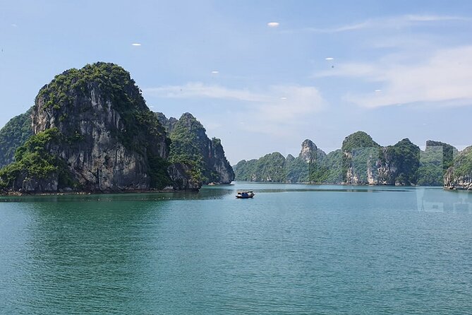 Ha Long Bay Cruise Day Tour - Cave, Kayaking, Swimming & Lunch - Tour Capacity