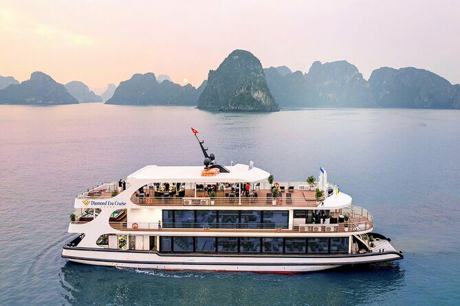 Ha Long Bay Premium Cruise with Jacuzzi, Kayaking & Buffet Lunch - Key Points