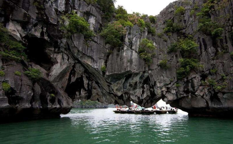 Ha Long Bay Small Deluxe Cruise Day Trip With Kayak & Lunch - Itinerary Highlights