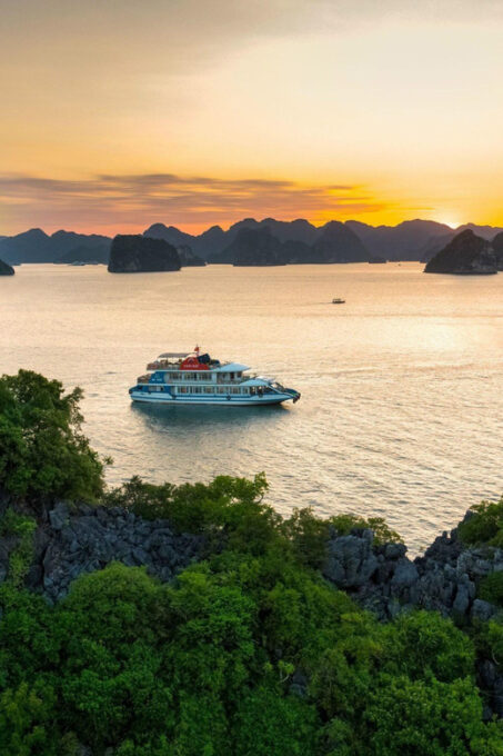 Ha Long Day Cruise With Limousine Transfer - Itinerary Subject to Change