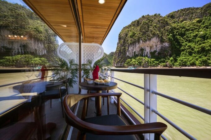 Ha Long & Lan Ha Bays: 2-Day Cruise With Meals & Kayaking - Check-in and Meeting