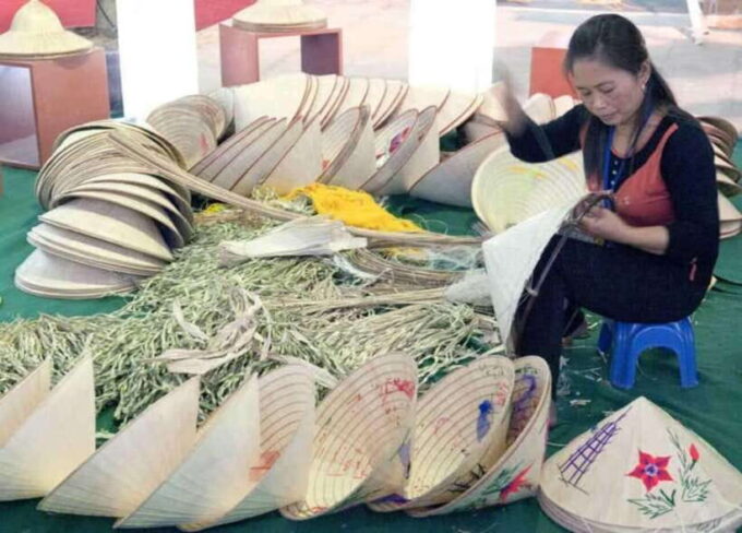 Ha Noi: a Tour of the Conical Hat and Incense Villages - Tour Logistics and Considerations