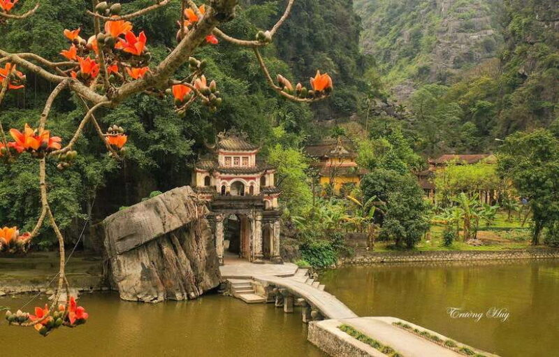 HA NOI: EXPLORE HOA LU – CYCLING - TRANG AN 1 DAY TRIP - Morning Activities