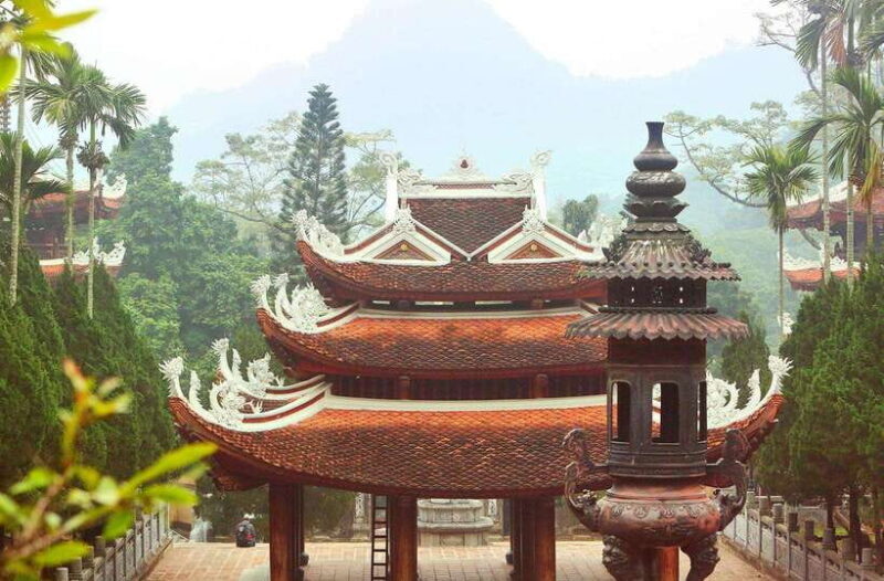 HA NOI: EXPLORE QUANG PHU CAU AND PERFUME PAGODA - Key Points