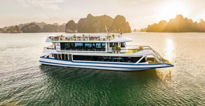 Ha Noi : Ha Long Bay 5-Star Cruise With Kayak & Buffet Lunch - Return Transportation