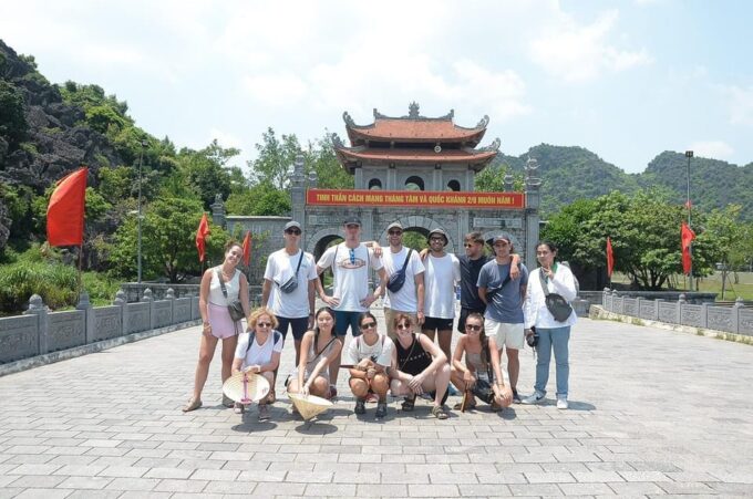 HA NOI: HOA LU - TRANG AN - MUA CAVE DAY TRIP BY LIMOUSINE - Dietary Requirements
