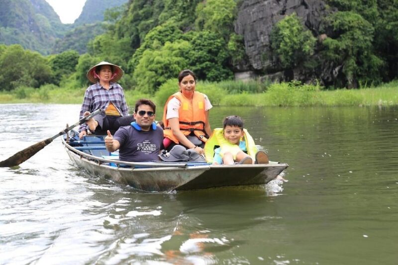 Ha Noi: Ninh Binh / Hoa Lu - Tam Coc - Mua Cave/ Small Group - Guided Experience