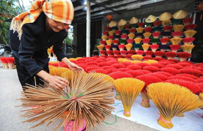 Ha Noi: Perfume Pagoda or Incense Village W Guide Pick up - Boat Trip on Yen Stream