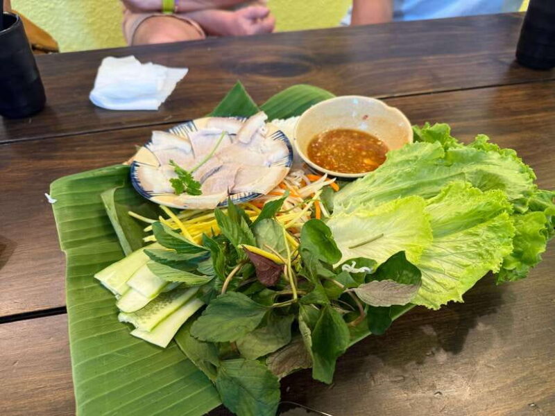 Ha Noi Street Food Adventure Tour With Local Students - Savoring Delectable Street Food