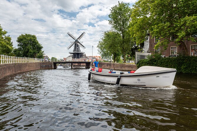 Haarlem Open Canal Tour With a Real Live Guide - Relaxed Atmosphere and Pace
