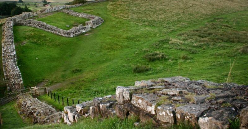Hadrians Wall: 4-Hour Guided Tour - Roman Museums Included