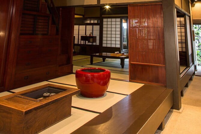 Hakata Old Town Walking Tour Tracing the True History of Fukuoka - Visiting the Revered Kushida Shrine