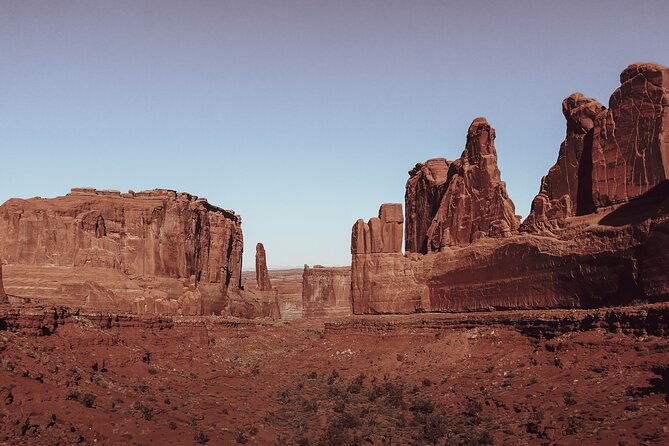 Half Day Arches 4x4 With Delicate Arch Hike - Hiking to Delicate Arch