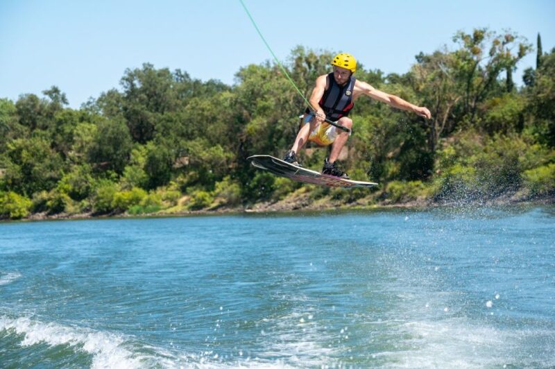 Half Day Boarding Experience Wakeboard,Wakesurf,or Kneeboard - Included Amenities