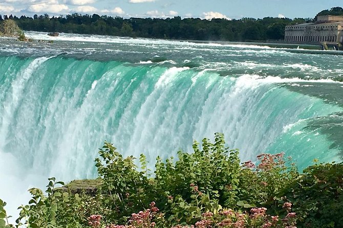 Half-Day Canadian Side Sightseeing Tour of Niagara Falls With Cruise & Lunch - Horseshoe Falls