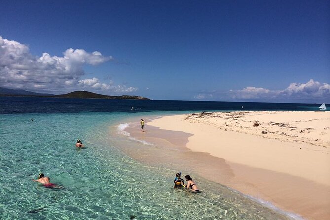 Half-Day Catamaran Tour in Cayos De La Cordillera With Lunch - Meeting Details
