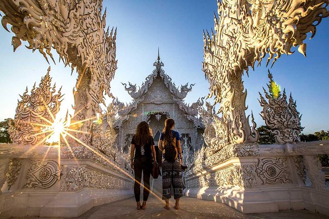 Half Day Chiang Rai City Tour With White Temple & Wat Phra Kaew - Chiang Rai Market