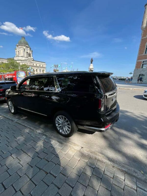 Half day city tour Montreal luxury SUV - The Experience in Practice