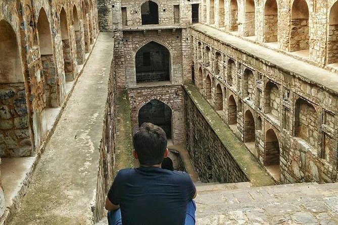 Half Day Delhi Walk Tour Includes Jantar Mantar, Agrasen Ki Baoli & Bangla Sahib - Discovering Gurudwara Bangla Sahib