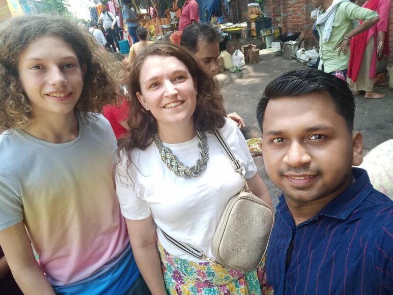 Half Day Delhi Walk Tour Jantar Mantar, Bangla Sahib & More - Final Stop: Gurudwara Bangla Sahib