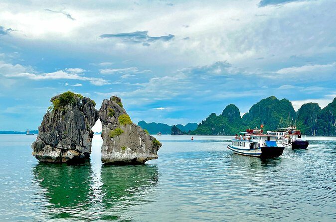 Half Day Explore Halong Bay With Lunch, Heaven Cave and Kayaking - Closing the Loop