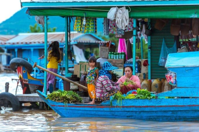 Half Day Floating Village Tour & Free 60 Min of Foot Massage - Massage and Relaxation