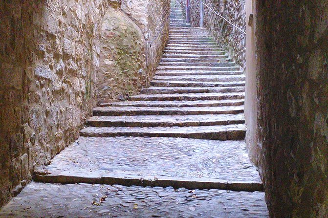 Half-Day Game of Thrones Walking Tour in Girona With a Guide - Visiting the Jewish Quarter