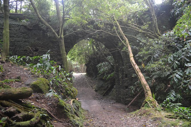 Half Day Hiking Tour Janela Do Inferno and Lagoa Do Fogo - Exploring Lagoa Do Fogo