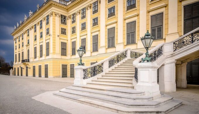 Half-Day History Tour of Schönbrunn Palace - Accessing Schönbrunn Palace