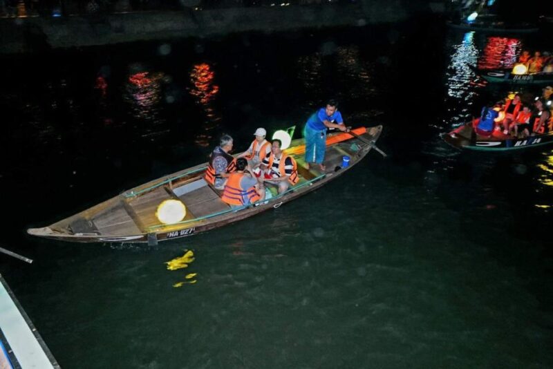 Half-Day Hoian Photo Tour With Lantern Release at Hoai River - Lantern Release on Hoai River