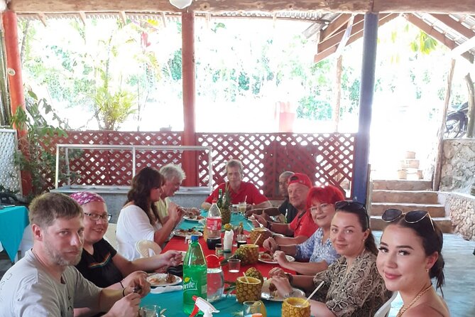 Half-Day Horseback Riding Tour in El Limón - Exploring El Limón