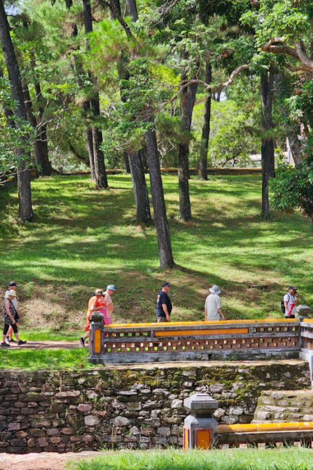 Half-Day Hue Tomb Tour: Khai Dinh, Minh Mang and Tu Duc - Group Tour Pickup