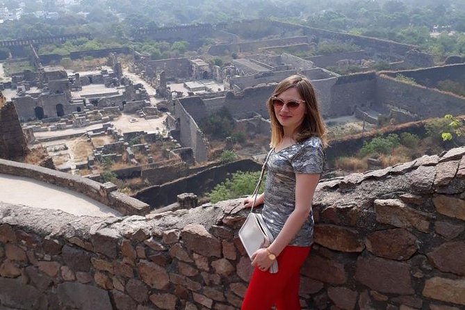 Half Day Hyderabad Tour to Golkonda Fort & Qutub Shahi Tombs in Private Car - Transportation and Accessibility