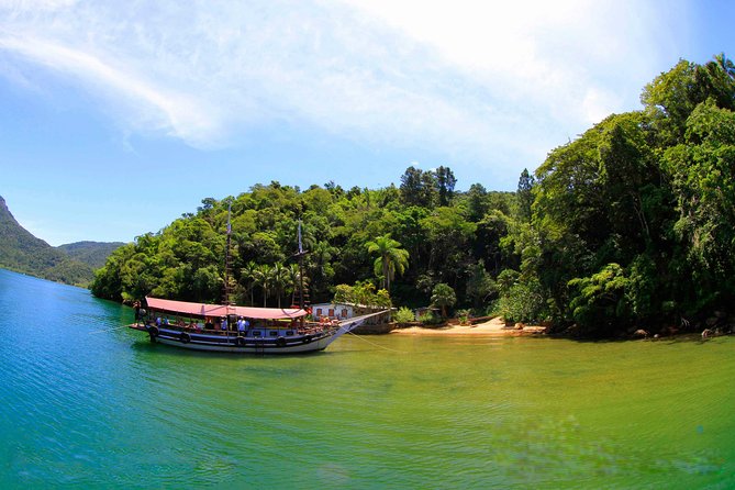 Half-Day Ilha Grande Schooner Tour - Tour Capacity and Accessibility