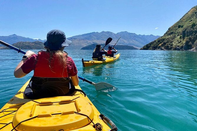 Half-Day Kayak Tour on Lake Wanaka - An In-Depth Look at the Wanaka Kayak Tour