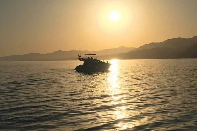 Half-Day Luxury Motor Yacht Cruise in Granada - Traveler Capacity and Booking