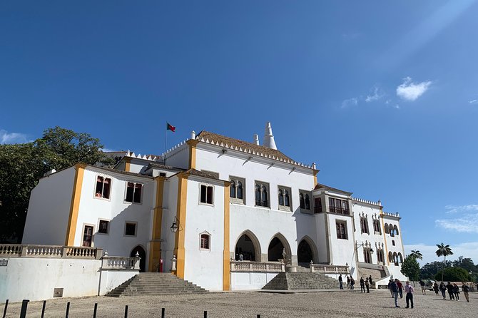 Half Day Park and Pena Palace and Sintra Village Private Tour - Discovering Sintra Village