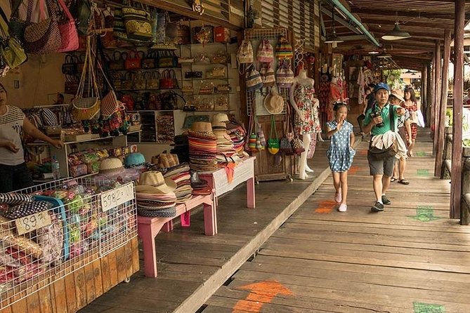 Half Day Pattaya Floating Market and Underwater World Pattaya Combo - Floating Market Experience