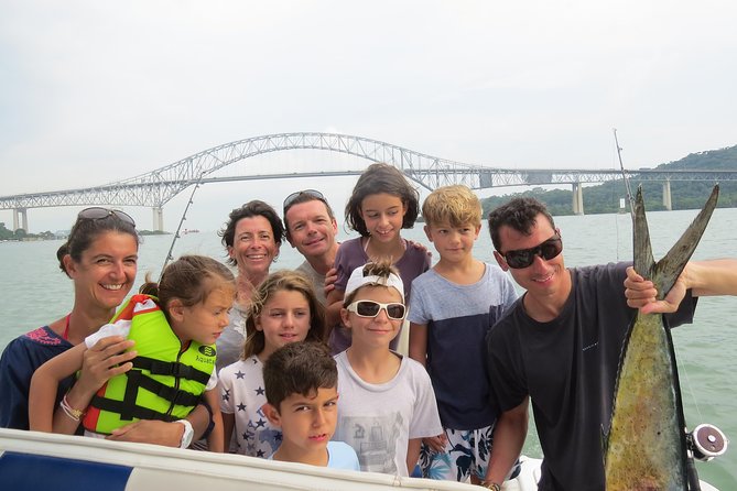 Half-Day Private Cruising and Fishing Tour at Panama Bay - Activities