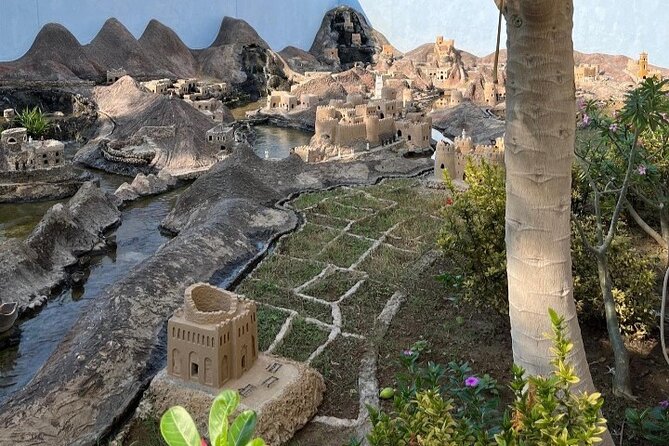 Half Day Private Guided Tour in Muscat With Pickup - Admiring the Al Alam Palace
