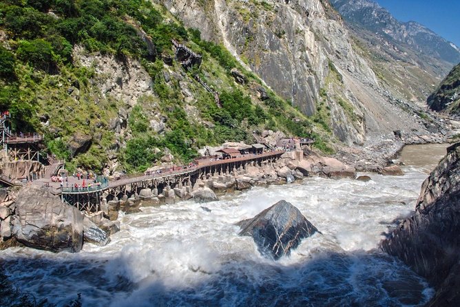 Half-Day Private Tour Tiger Leaping Gorge in Lijiang - Getting to the Gorge