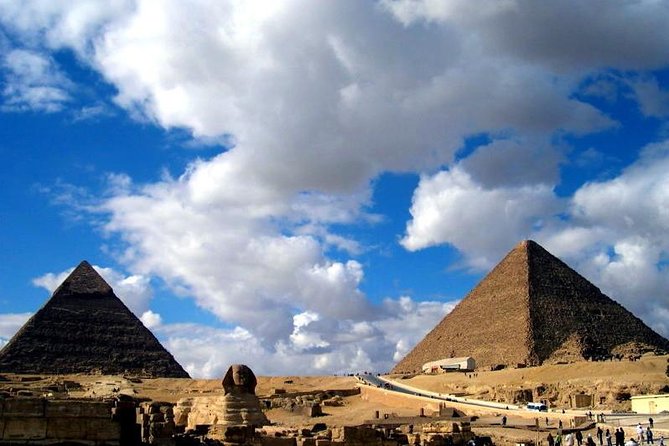 Half-Day Private Tour to Giza Pyramids and Sphinx From Cairo - Experiencing the Sphinx