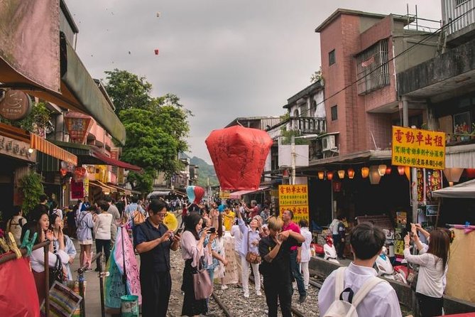Half Day Private Tour to Jiufen, Shifen Waterfall & Pingxi Sky Lantern - Exploring Historic Jiufen