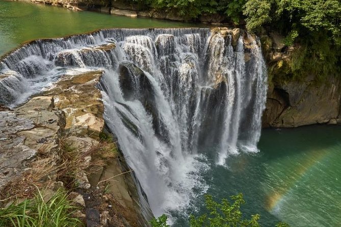 Half Day Private Tour to Jiufen, Shifen Waterfall & Pingxi Sky Lantern - Participating in Sky Lantern Activity