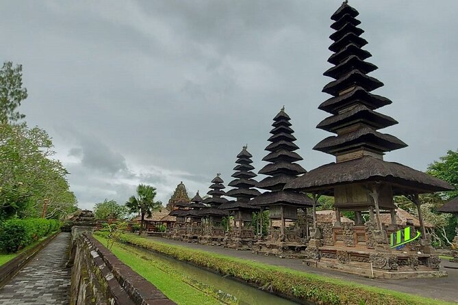 Half-Day Private Tour to Tanah Lot and Bali Royal Temple - Chocolate Tasting Experience