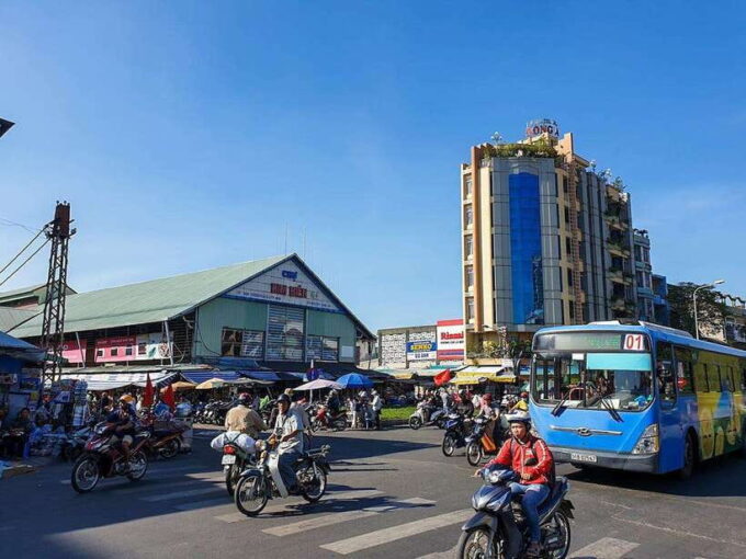 Half-day Ride Through The Heart Of Ho Chi Minh City - Taking in Binh Tay Market