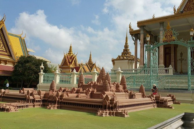 Half-Day Royal Palace, Wat Phnom & Independence Monument Tour - Accessibility and Participation