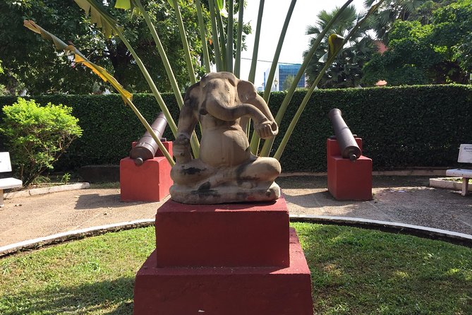 Half-Day Royal Palace, Wat Phnom & Independence Monument Tour - Wat Phnom